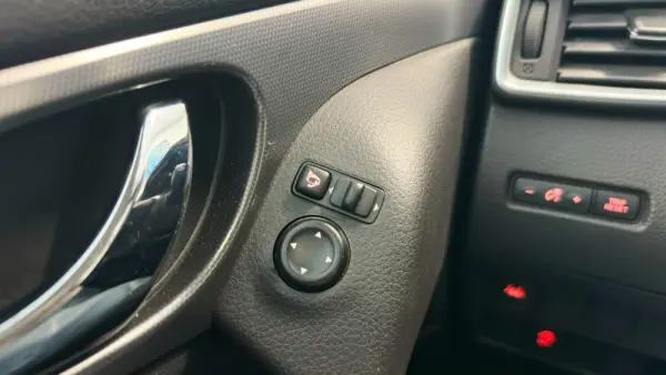 Nissan Qashqai 1.3 DIG-T N-Connecta J18 23