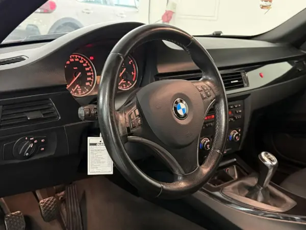 BMW 320 d Cabrio Intense 12