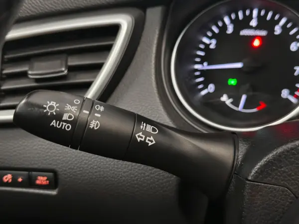 Nissan Qashqai 1.3 DIG-T N-Connecta DCT 27