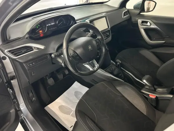 Peugeot 2008 1.2 PureTech Style 5