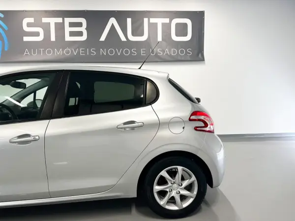 Peugeot 208 1.2 VTi Active 21