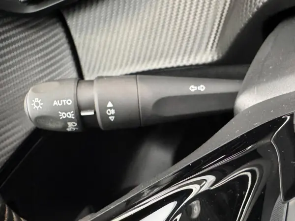 Peugeot 208 1.2 PureTech Allure Pack 21