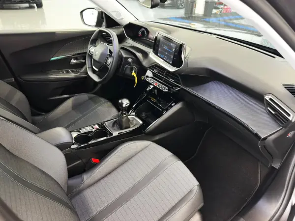 Peugeot 2008 PureTech 130 Stop&Start Allure 12