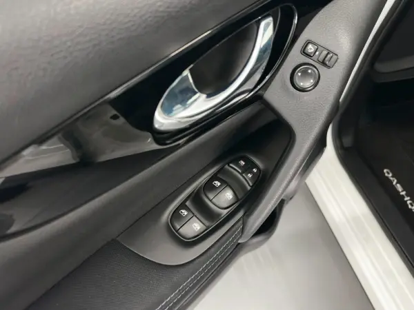Nissan Qashqai 1.3 DIG-T N-Connecta DCT 24