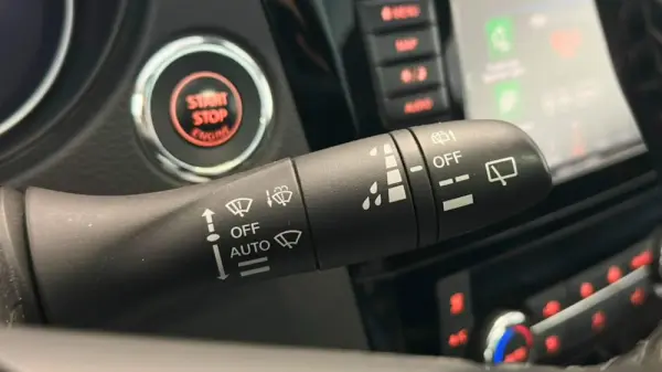 Nissan Qashqai 1.3 DIG-T N-Connecta J18 18
