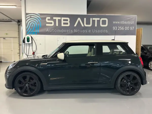 MINI 3 Portas Cooper Premium Resolute Edition Auto 7