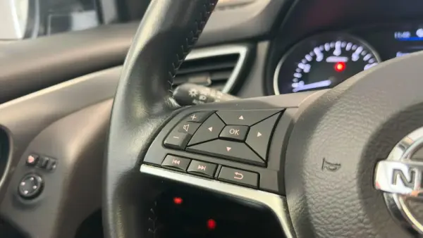 Nissan Qashqai 1.3 DIG-T N-Connecta J18 16