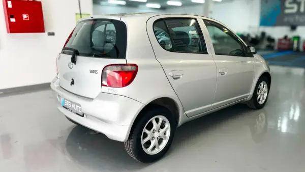 Toyota Yaris 1.0 Sol 5
