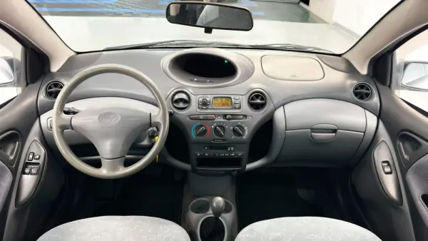 Toyota Yaris 1.0 Sol 9