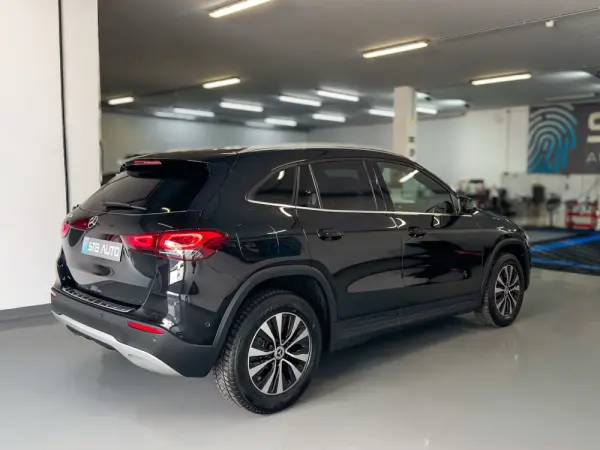 Mercedes-Benz GLA 250 e Progressive 8