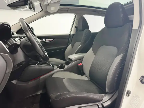 Nissan Qashqai 1.3 DIG-T N-Connecta DCT 9