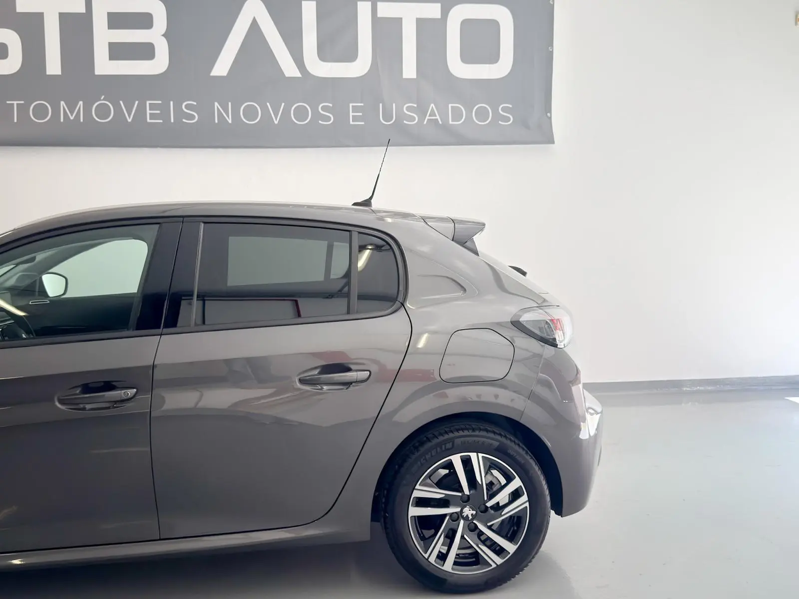 Peugeot 208 1.2 PureTech Allure Pack 17