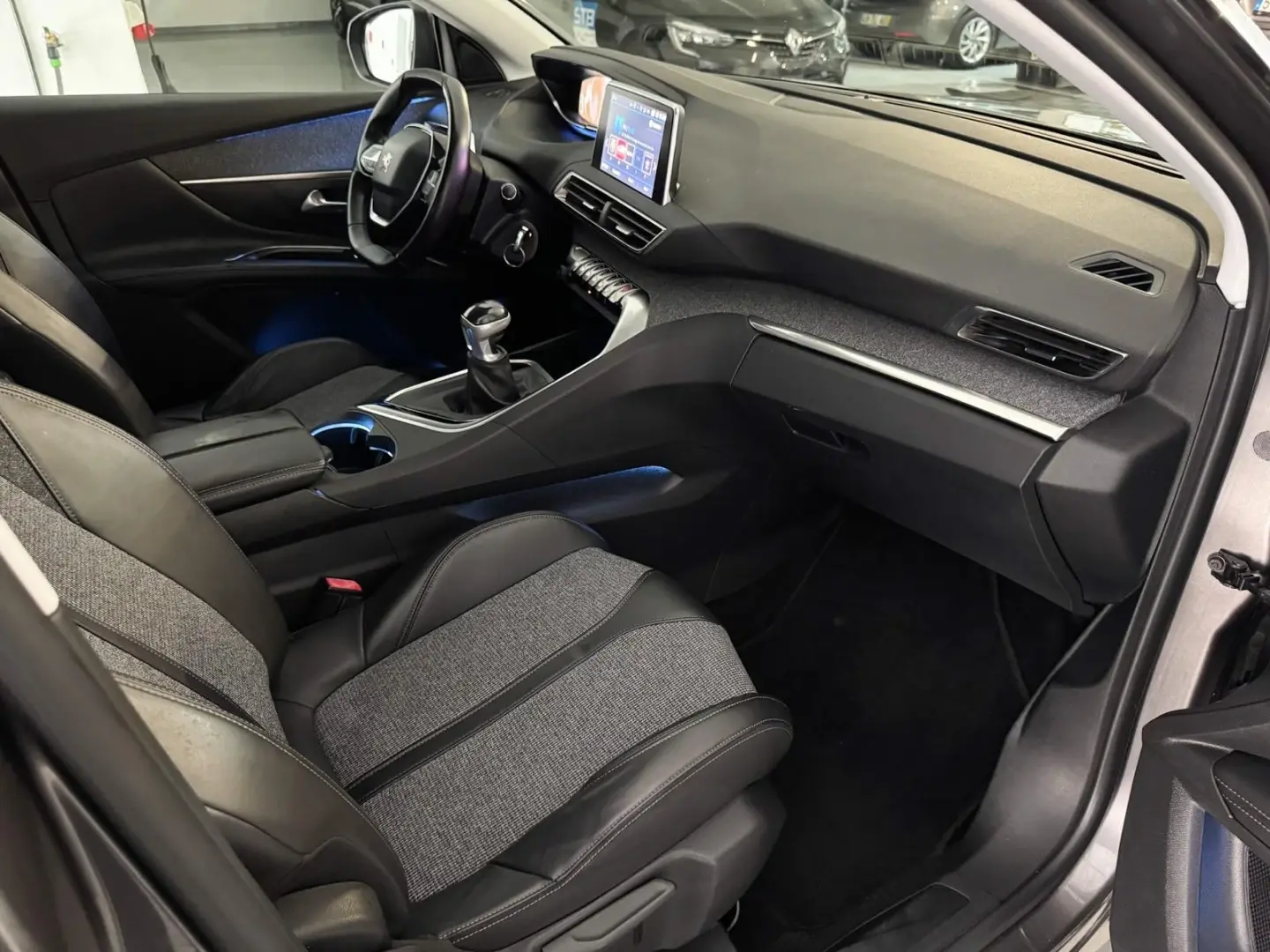 Peugeot 5008 1.5 BlueHDi Allure 6