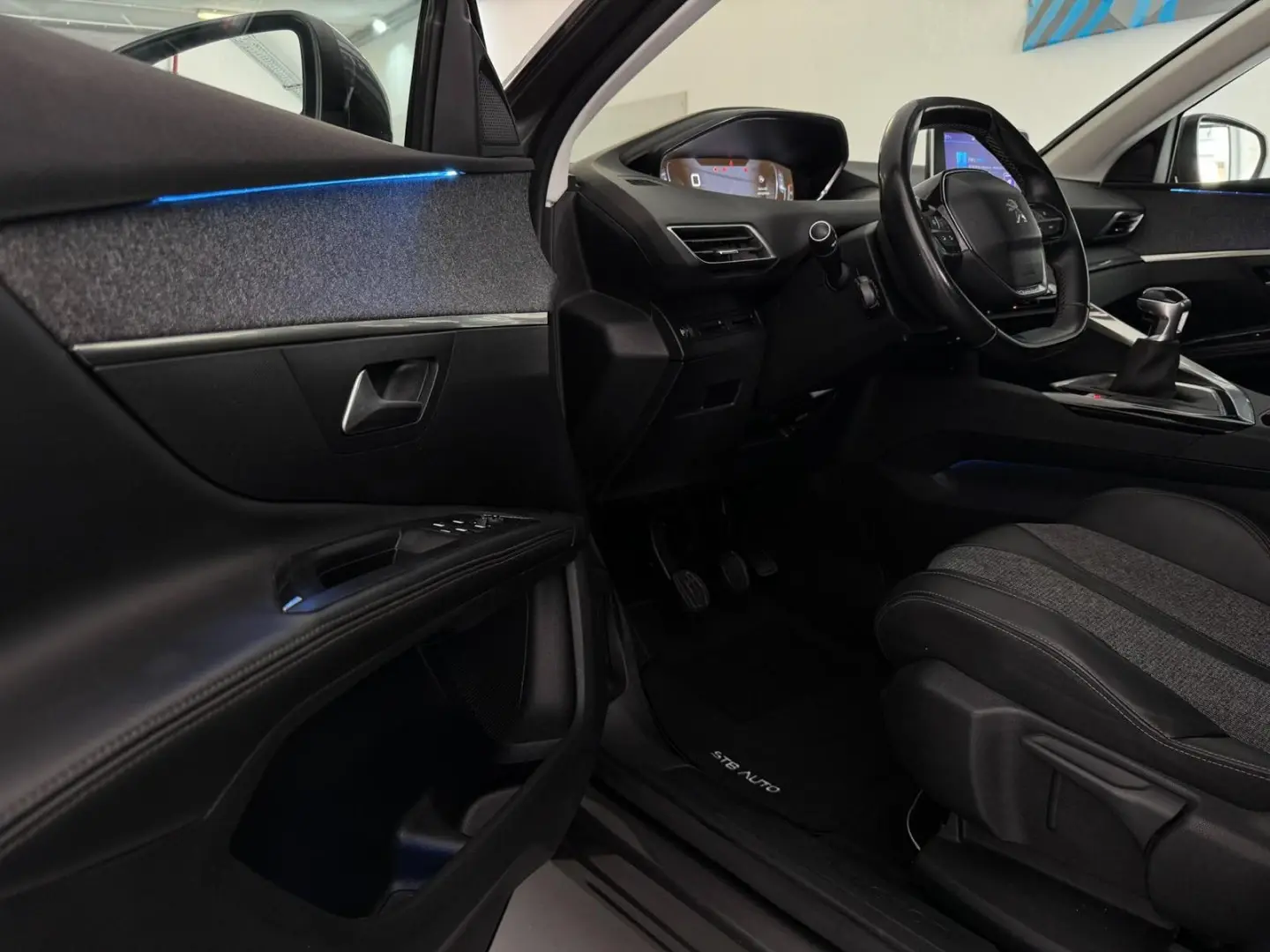 Peugeot 5008 1.5 BlueHDi Allure 21