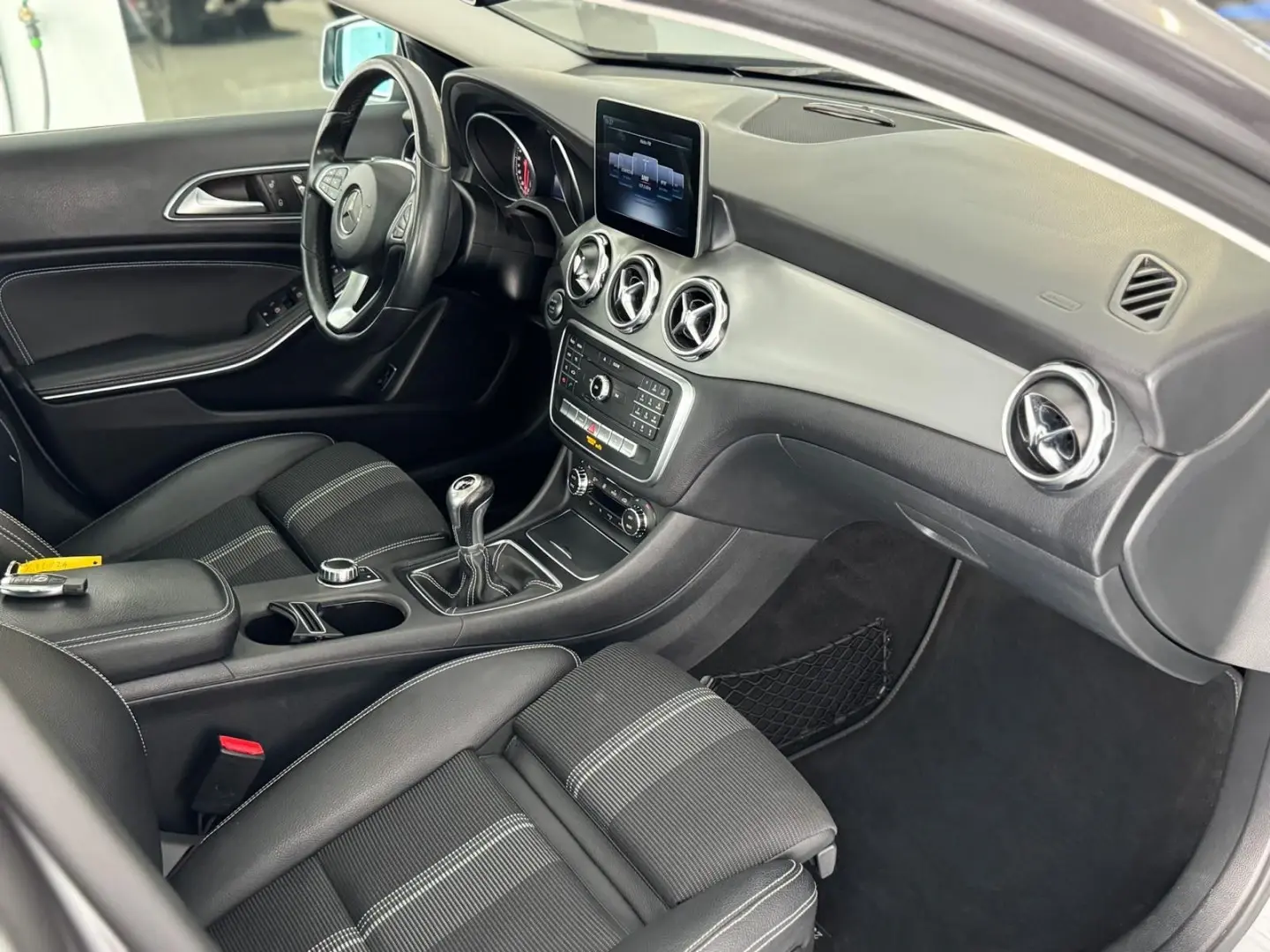 Mercedes-Benz GLA 180 CDi AMG Line 7