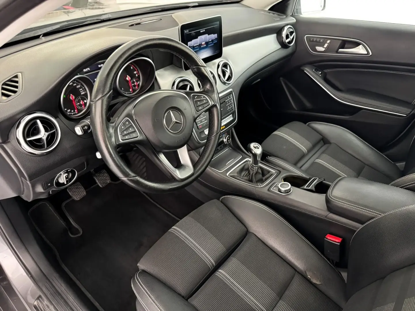 Mercedes-Benz GLA 180 CDi AMG Line 18