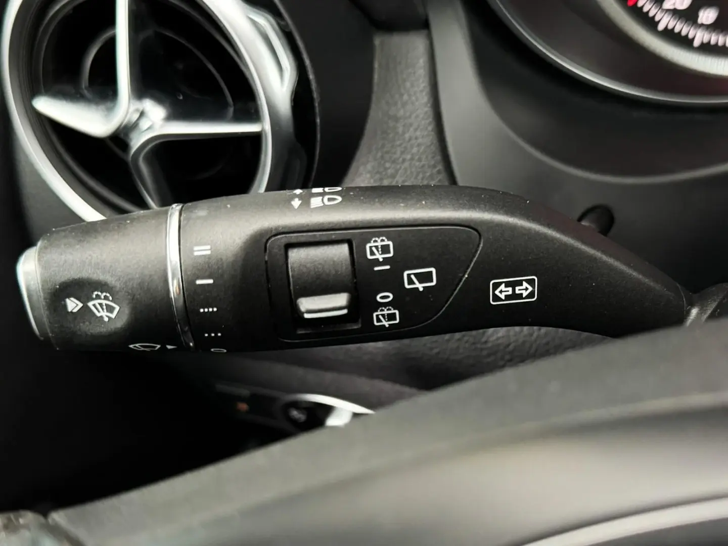 Mercedes-Benz GLA 180 CDi AMG Line 23