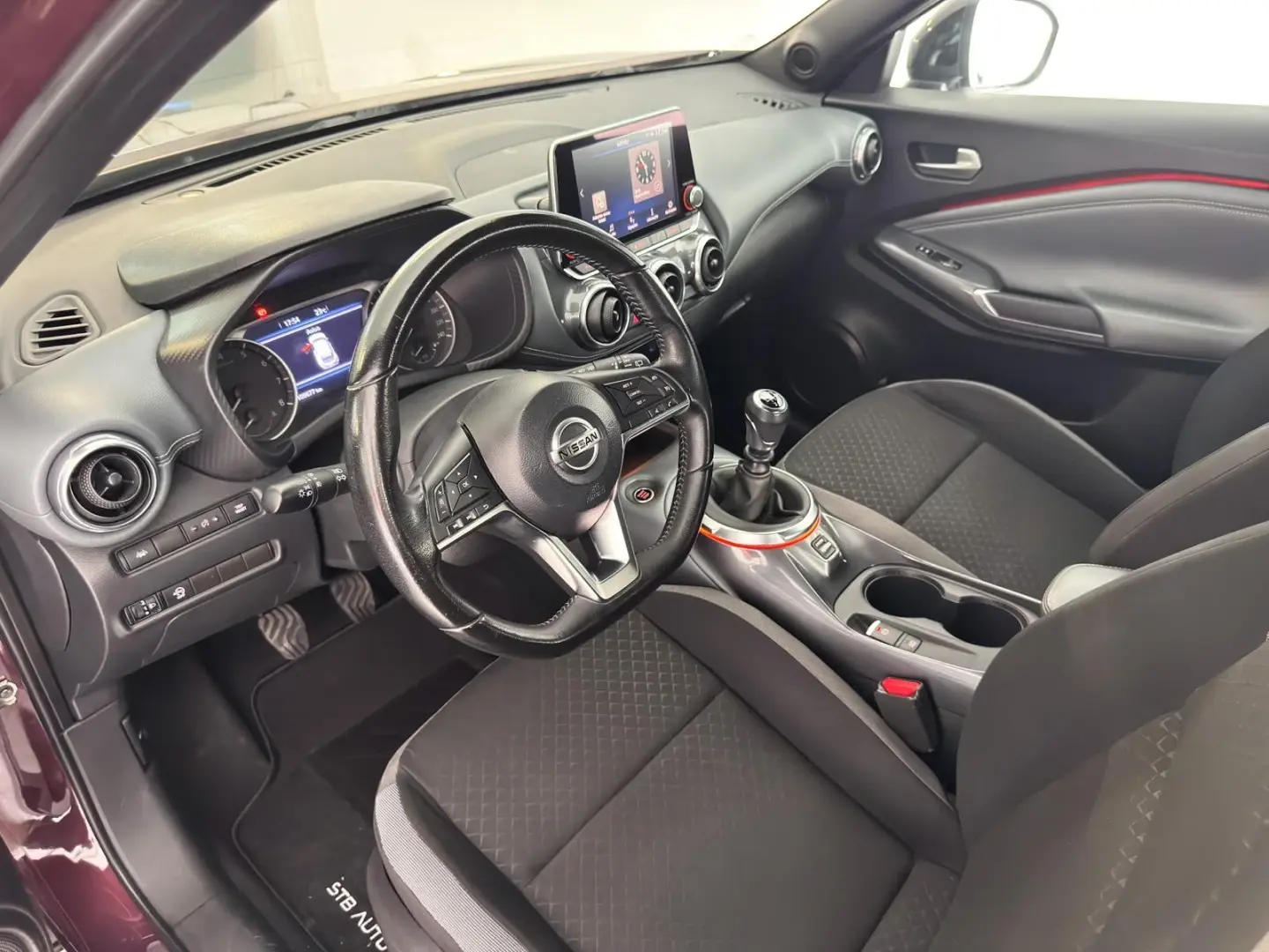 Nissan Juke 1.0 DIG-T N-Design C.Two Tone S. 6