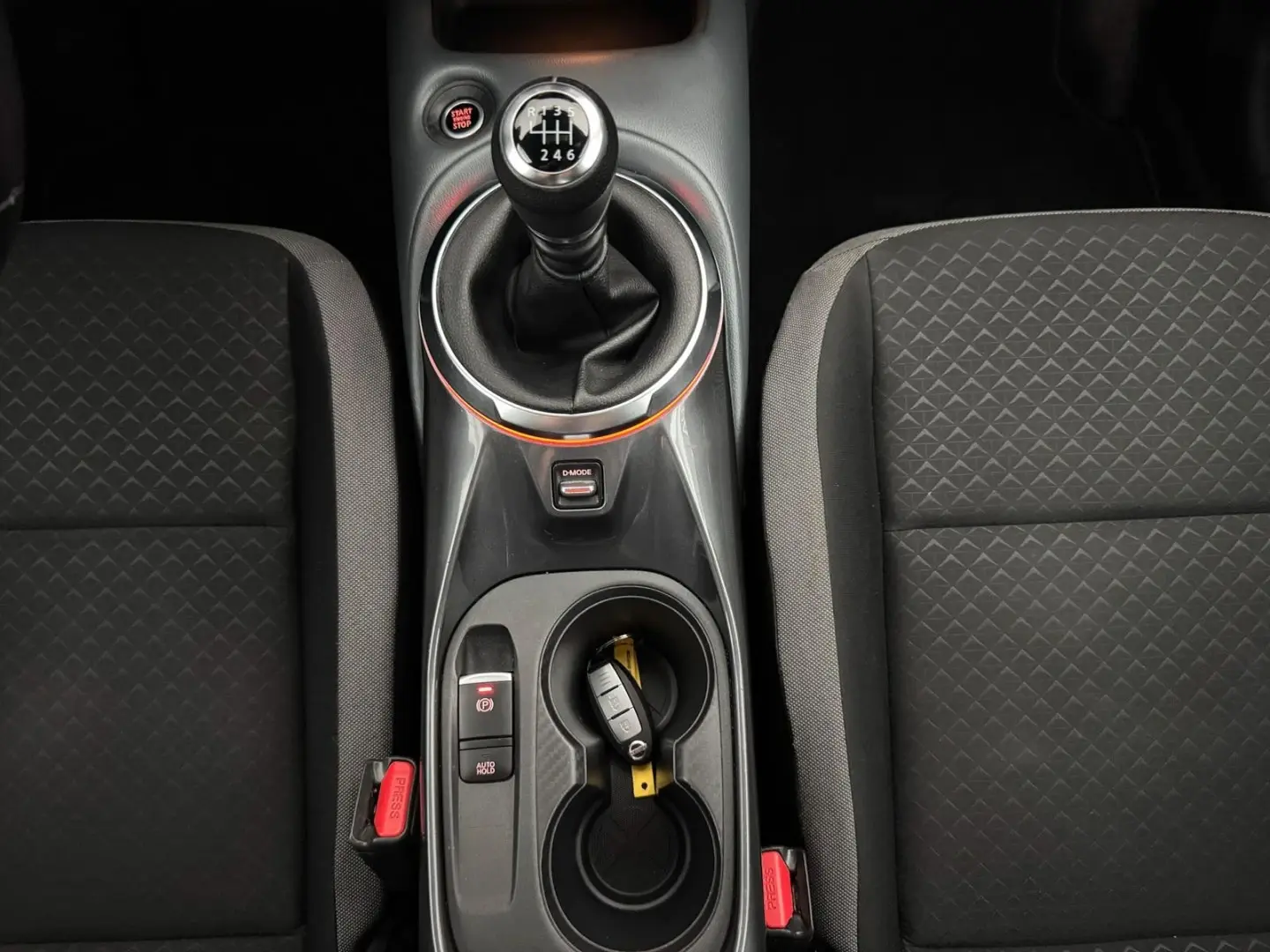 Nissan Juke 1.0 DIG-T N-Design C.Two Tone S. 24