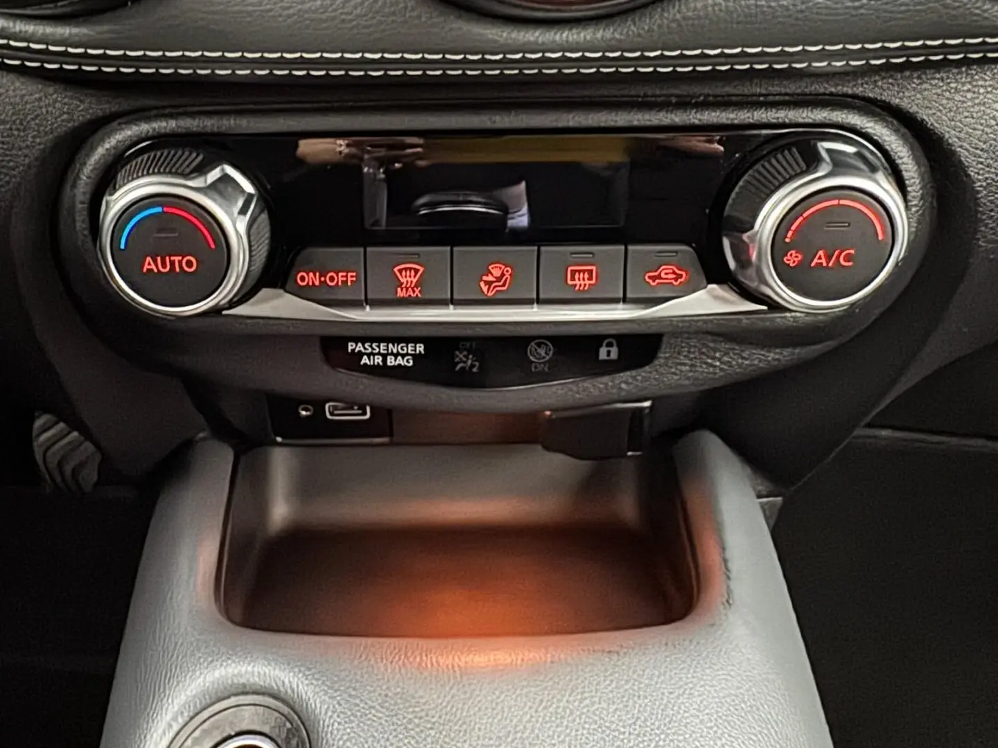 Nissan Juke 1.0 DIG-T N-Design C.Two Tone S. 25
