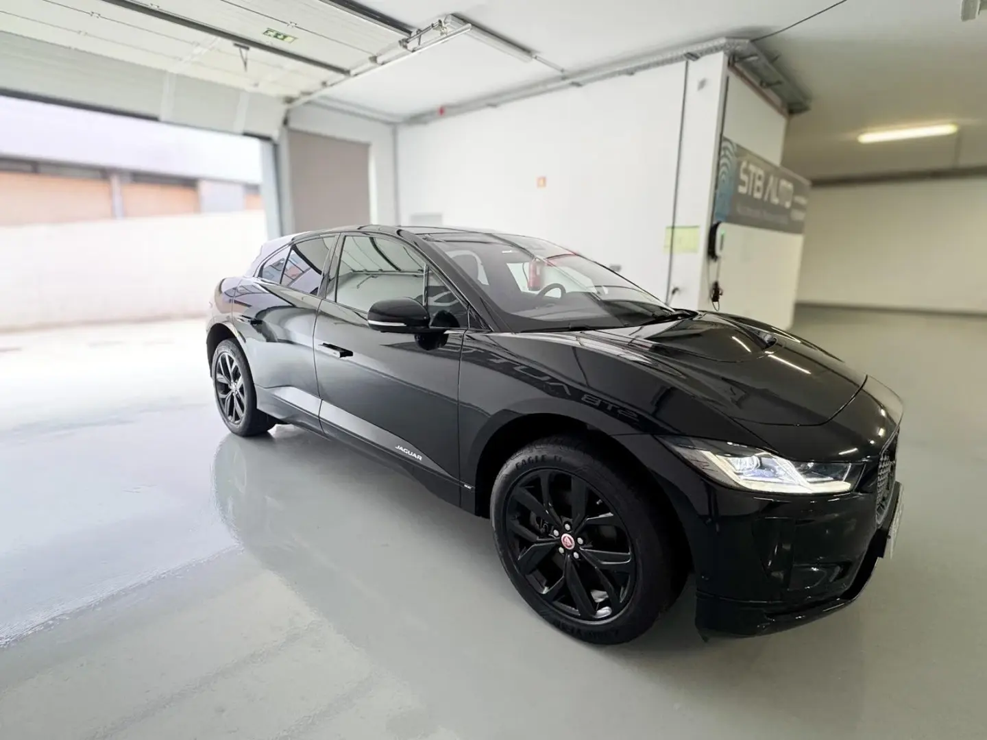 Jaguar I-Pace EV400 R-Dynamic SE AWD 3