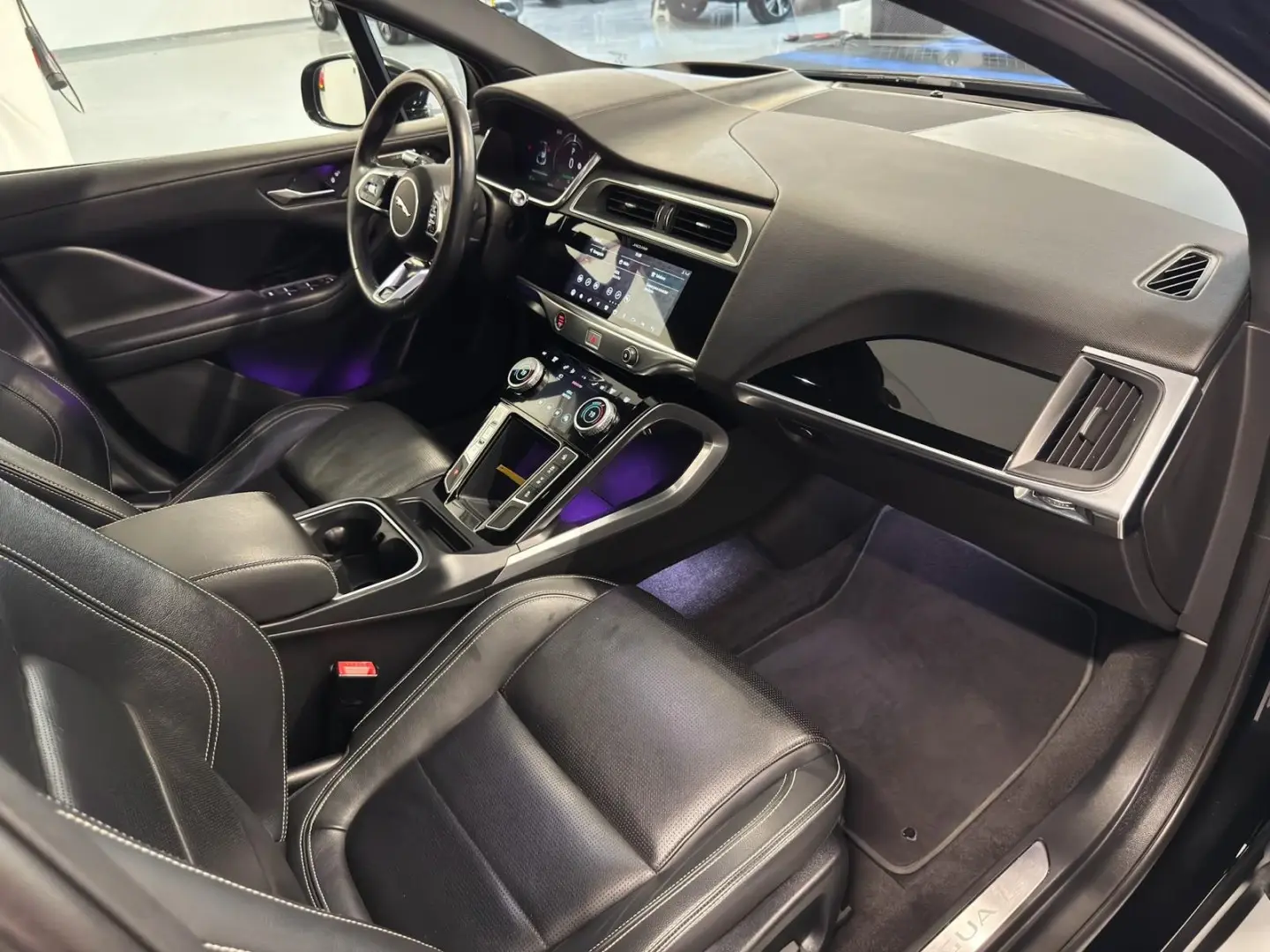 Jaguar I-Pace EV400 R-Dynamic SE AWD 8