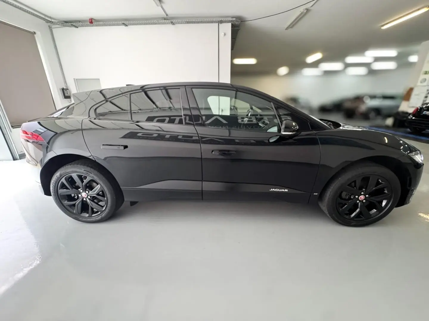 Jaguar I-Pace EV400 R-Dynamic SE AWD 17