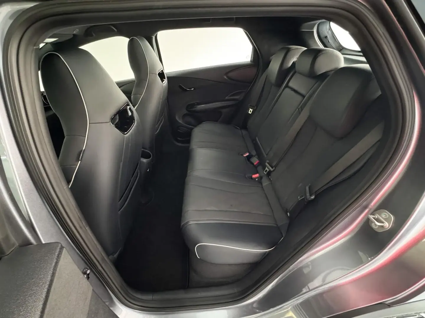 BYD Dolphin 60.4 kWh Comfort 8