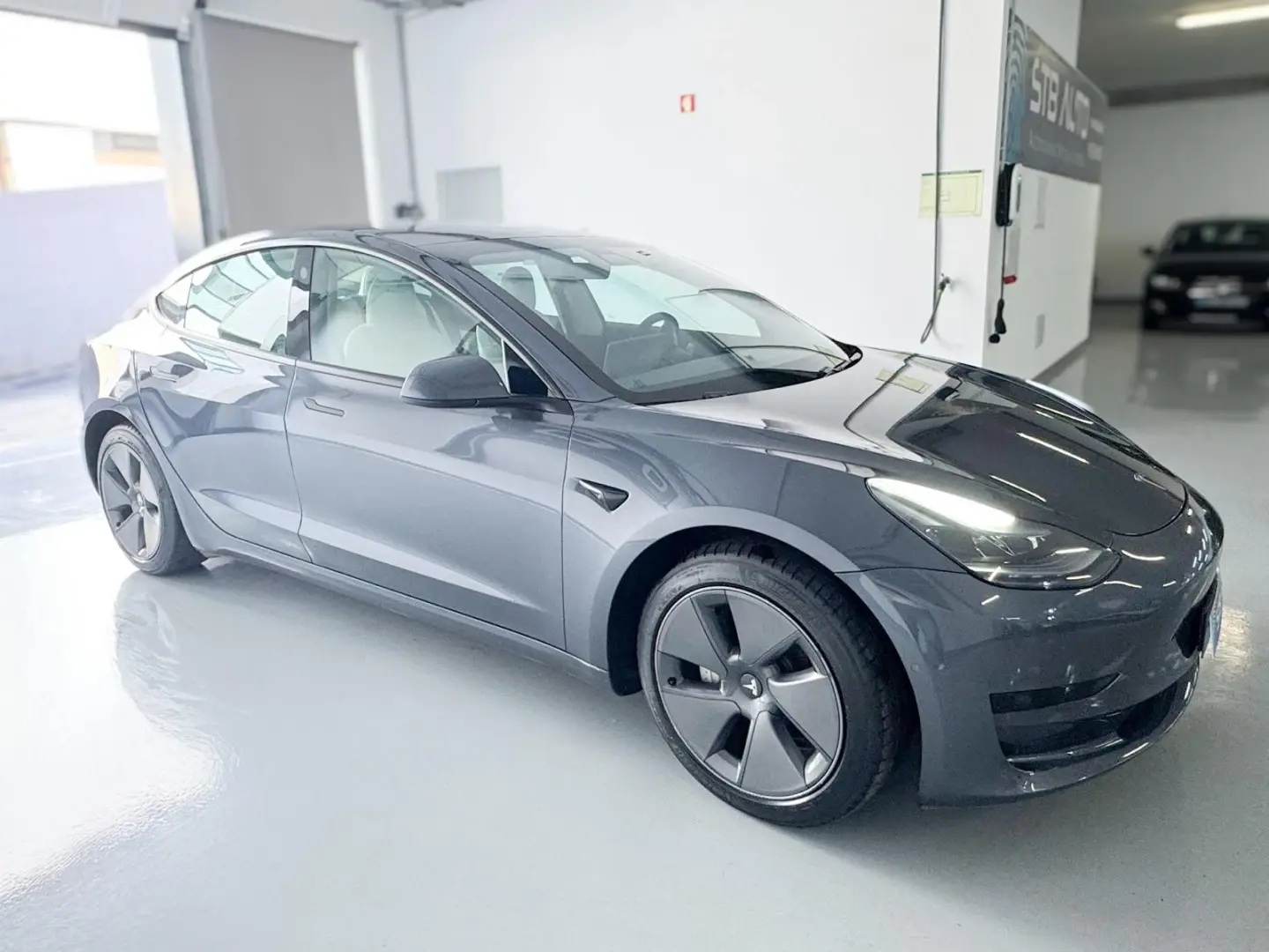 Tesla Model 3 2