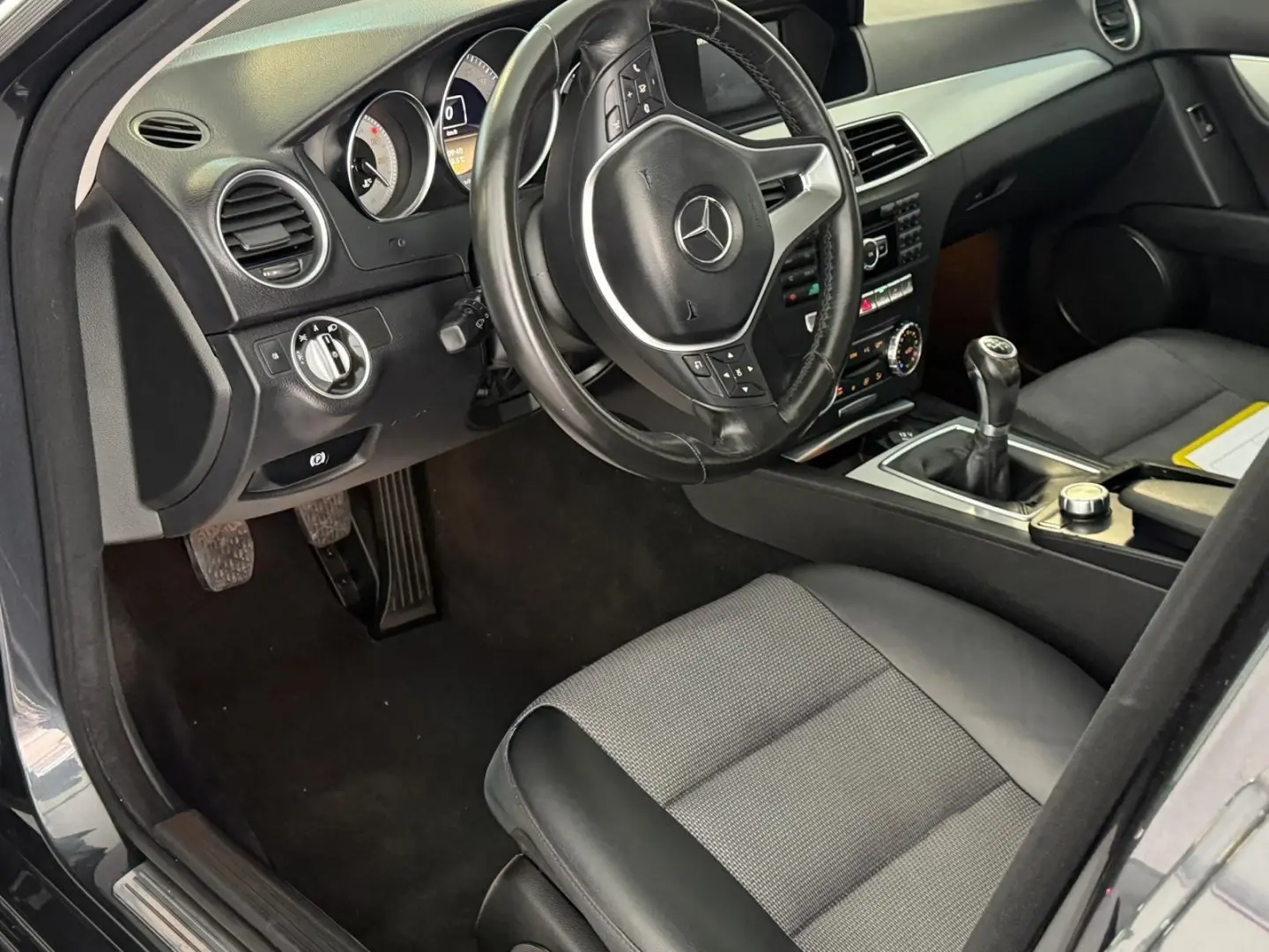 Mercedes-Benz C 220 d Exclusive 26