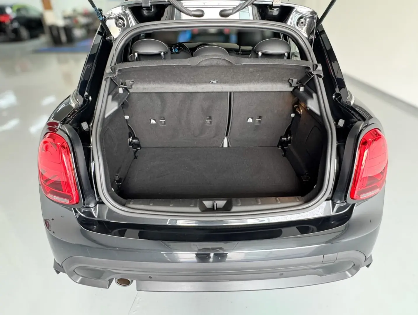 MINI 5 Portas Cooper Auto 10