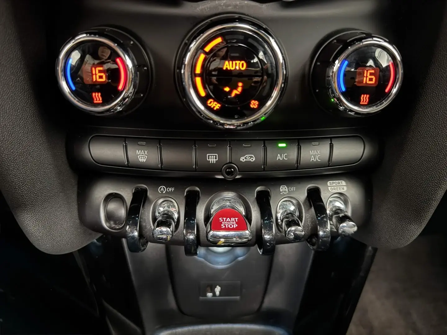 MINI 5 Portas Cooper Auto 19