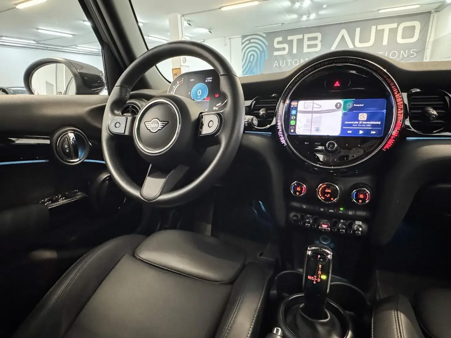 MINI 5 Portas Cooper Auto 26