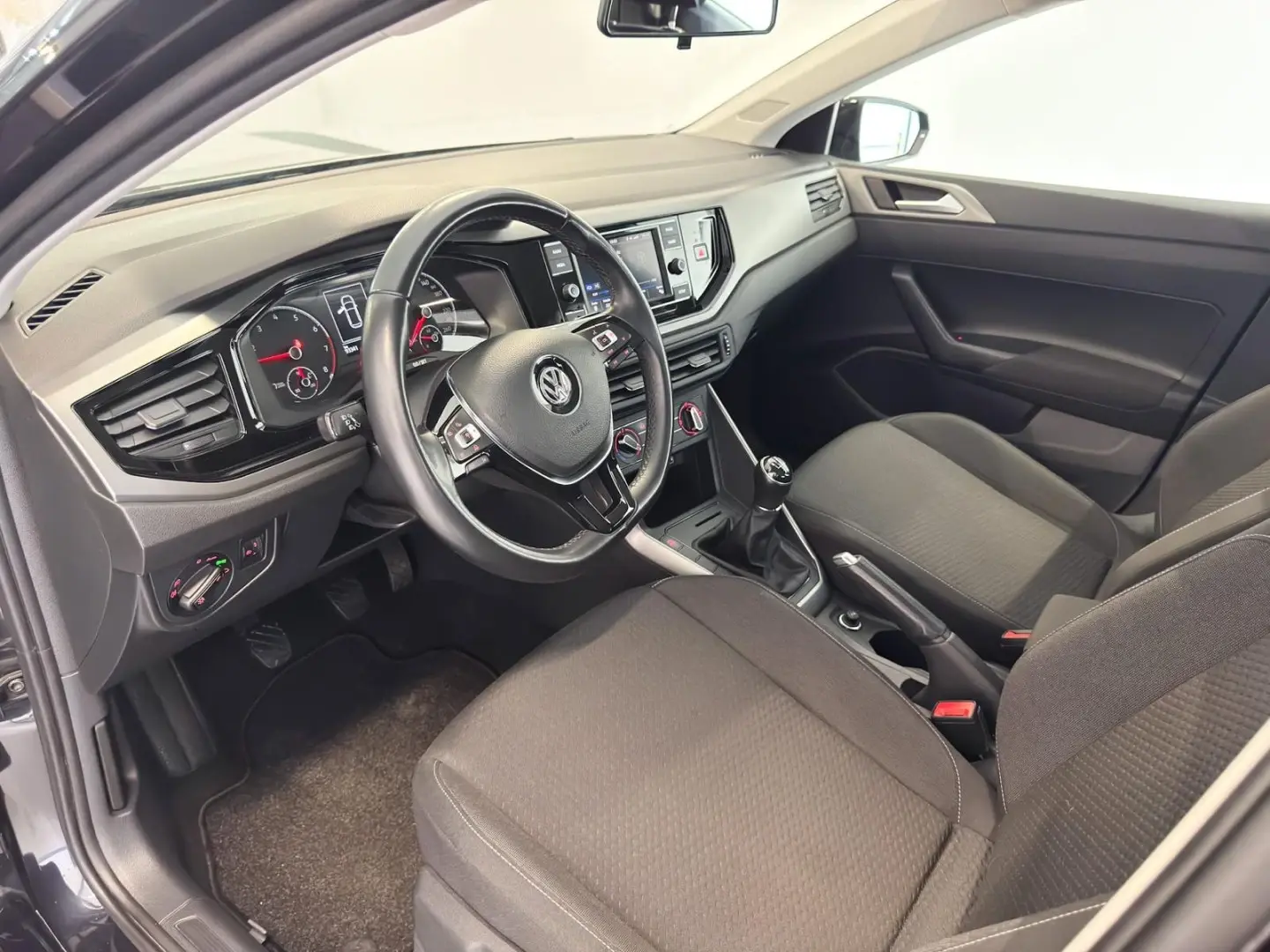 Volkswagen Polo 1.0 TSI Confortline 6