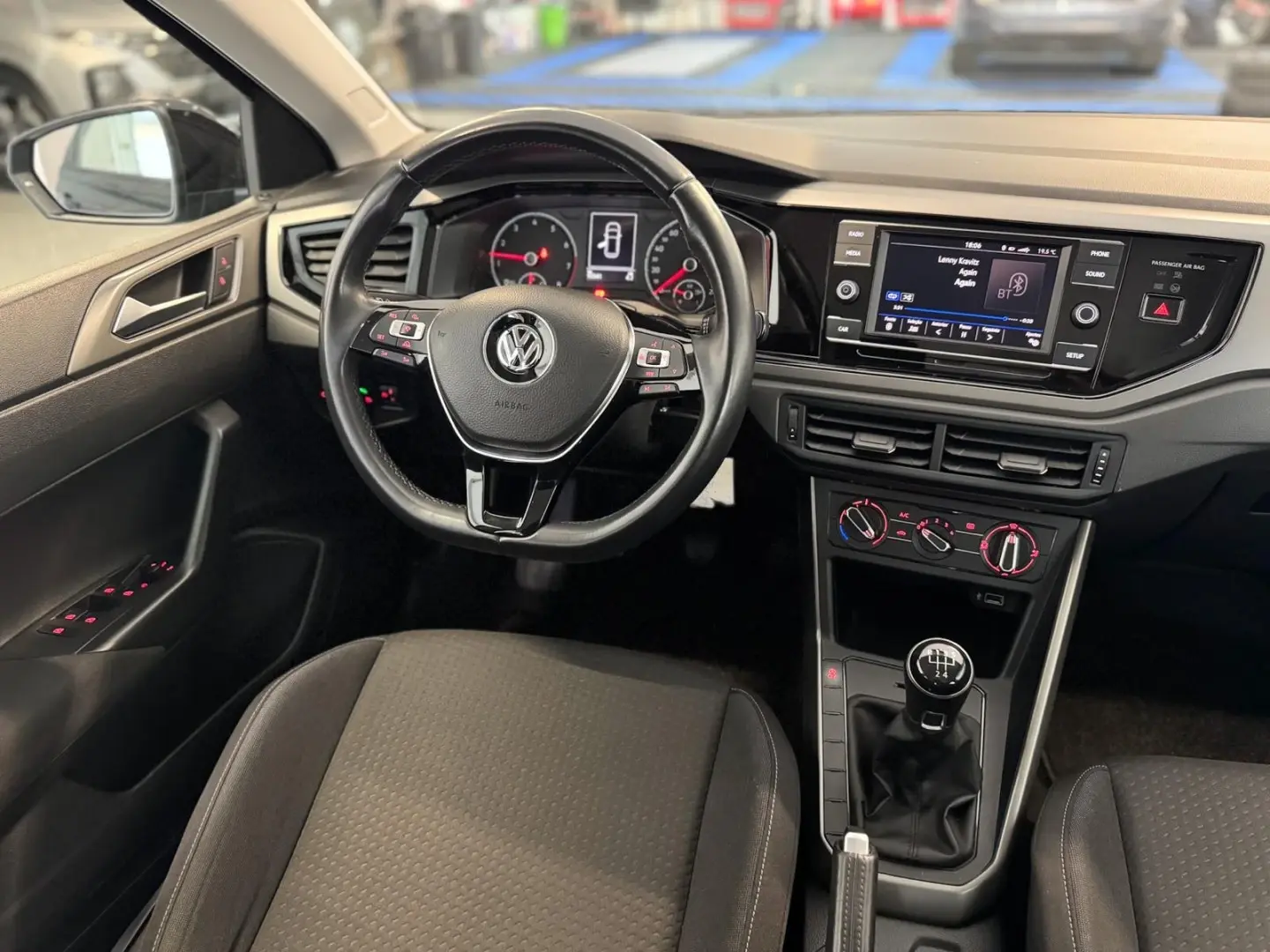 Volkswagen Polo 1.0 TSI Confortline 12
