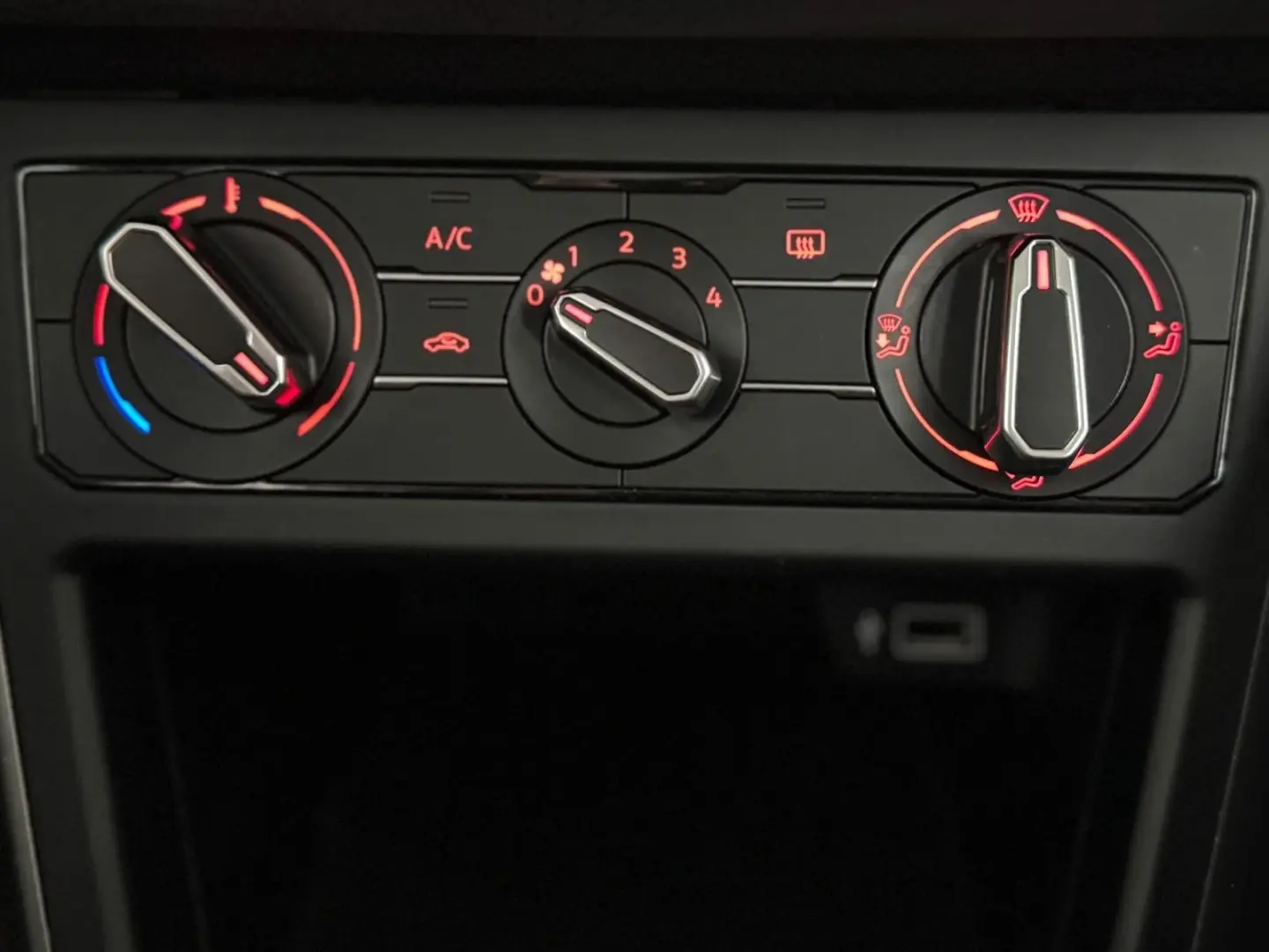 Volkswagen Polo 1.0 TSI Confortline 29