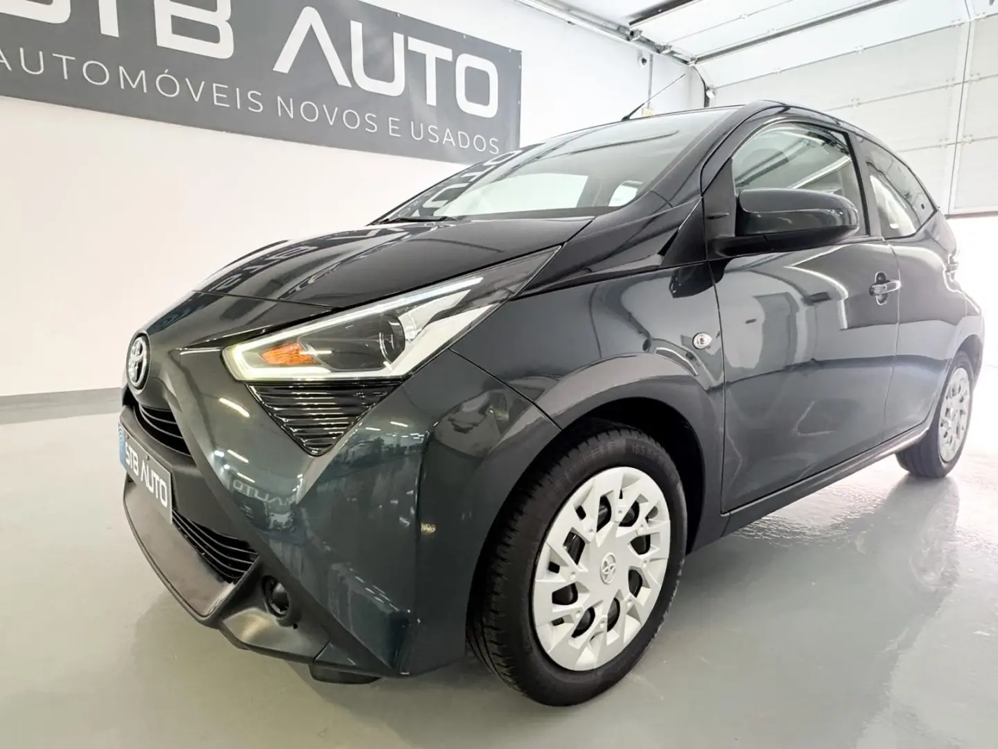 Toyota Aygo 1.0 X-Play Plus MM 2