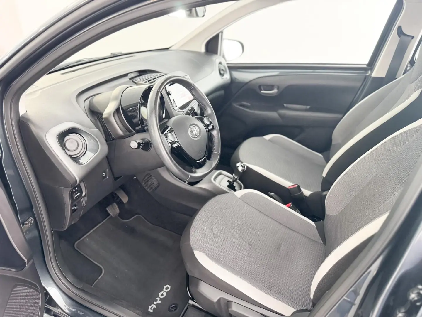 Toyota Aygo 1.0 X-Play Plus MM 5