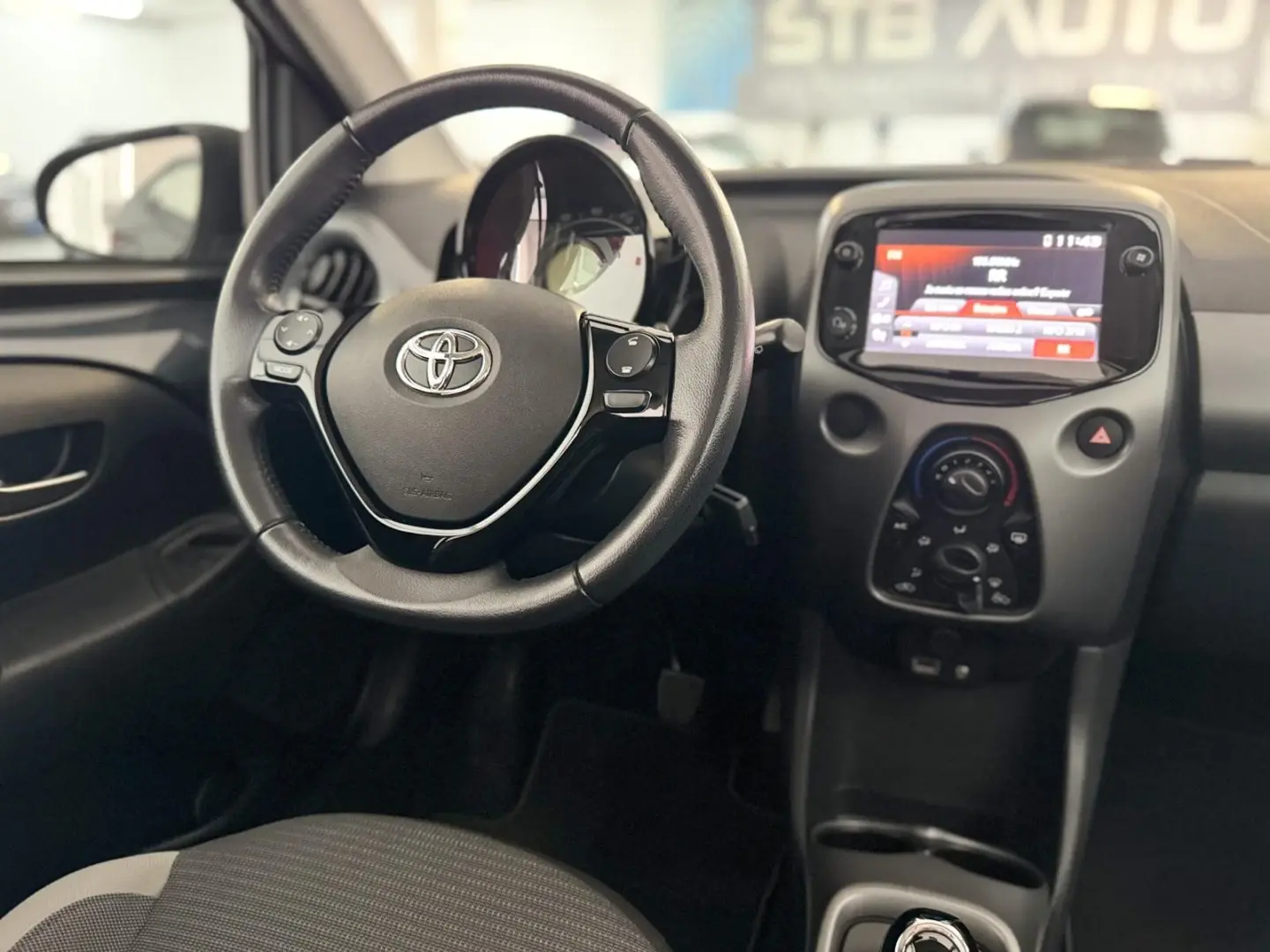 Toyota Aygo 1.0 X-Play Plus MM 7