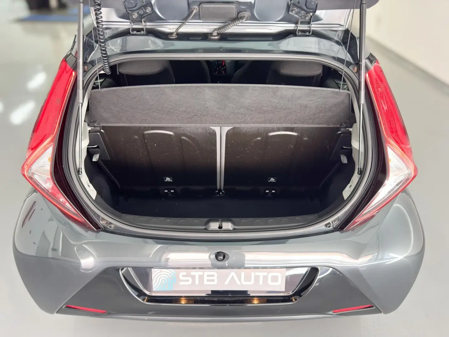 Toyota Aygo 1.0 X-Play Plus MM 9