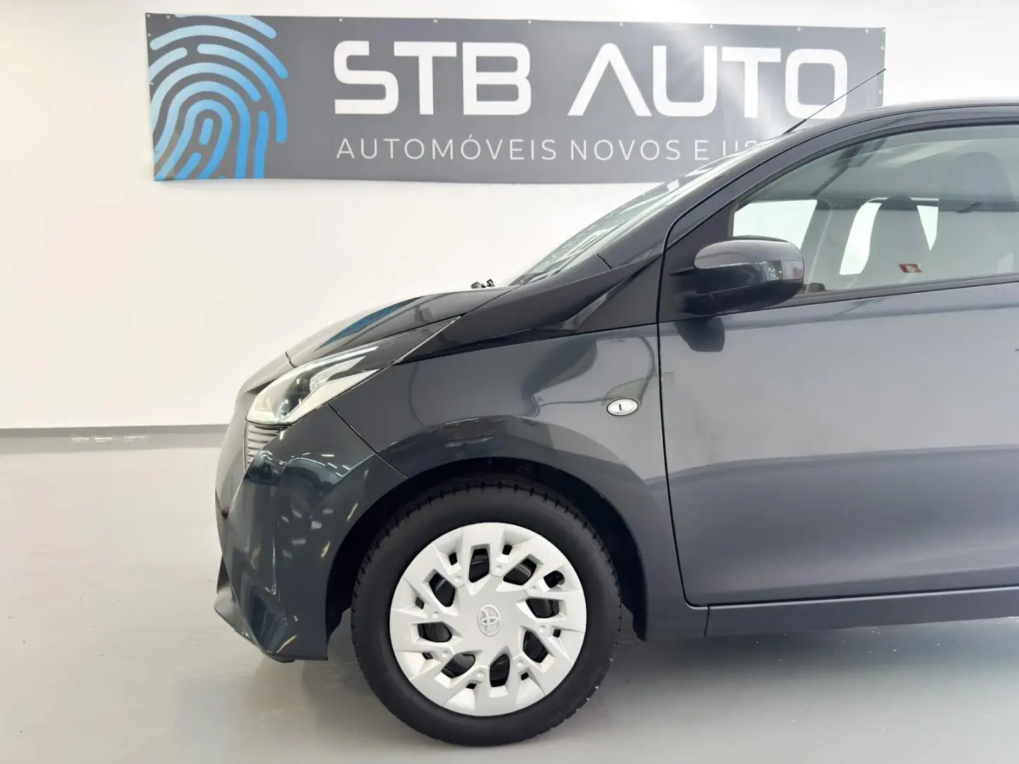 Toyota Aygo 1.0 X-Play Plus MM 10