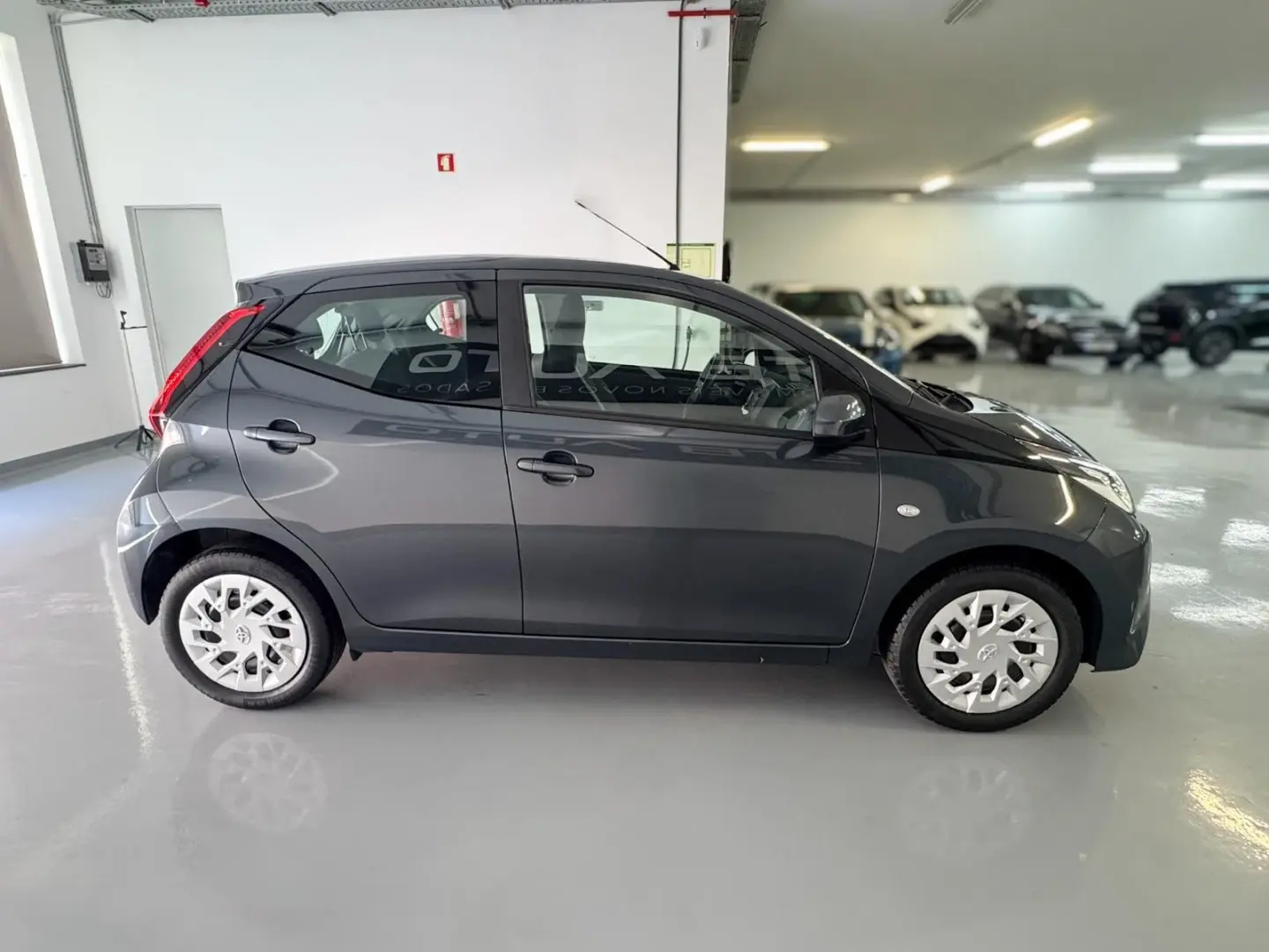 Toyota Aygo 1.0 X-Play Plus MM 12