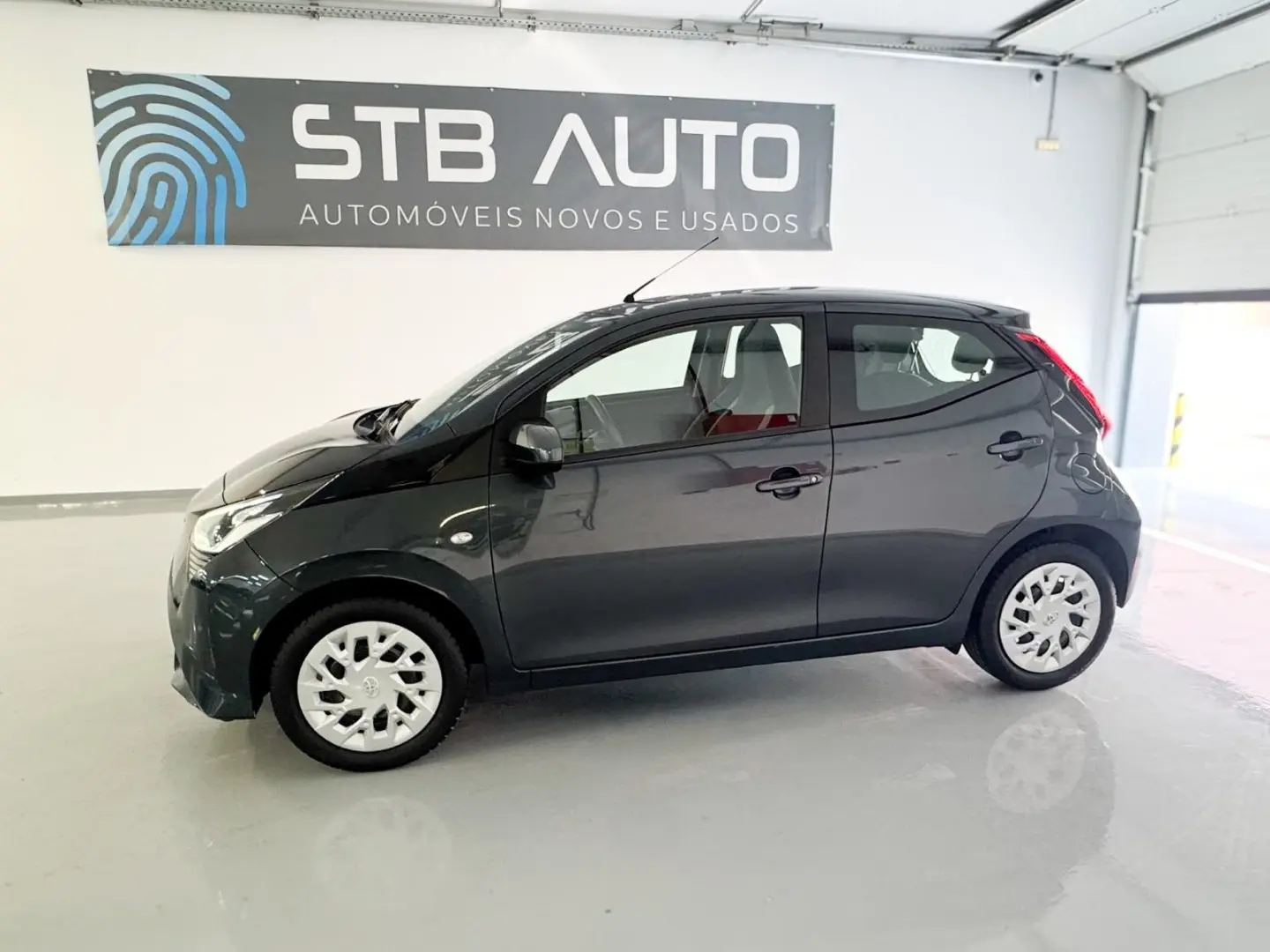 Toyota Aygo 1.0 X-Play Plus MM 13