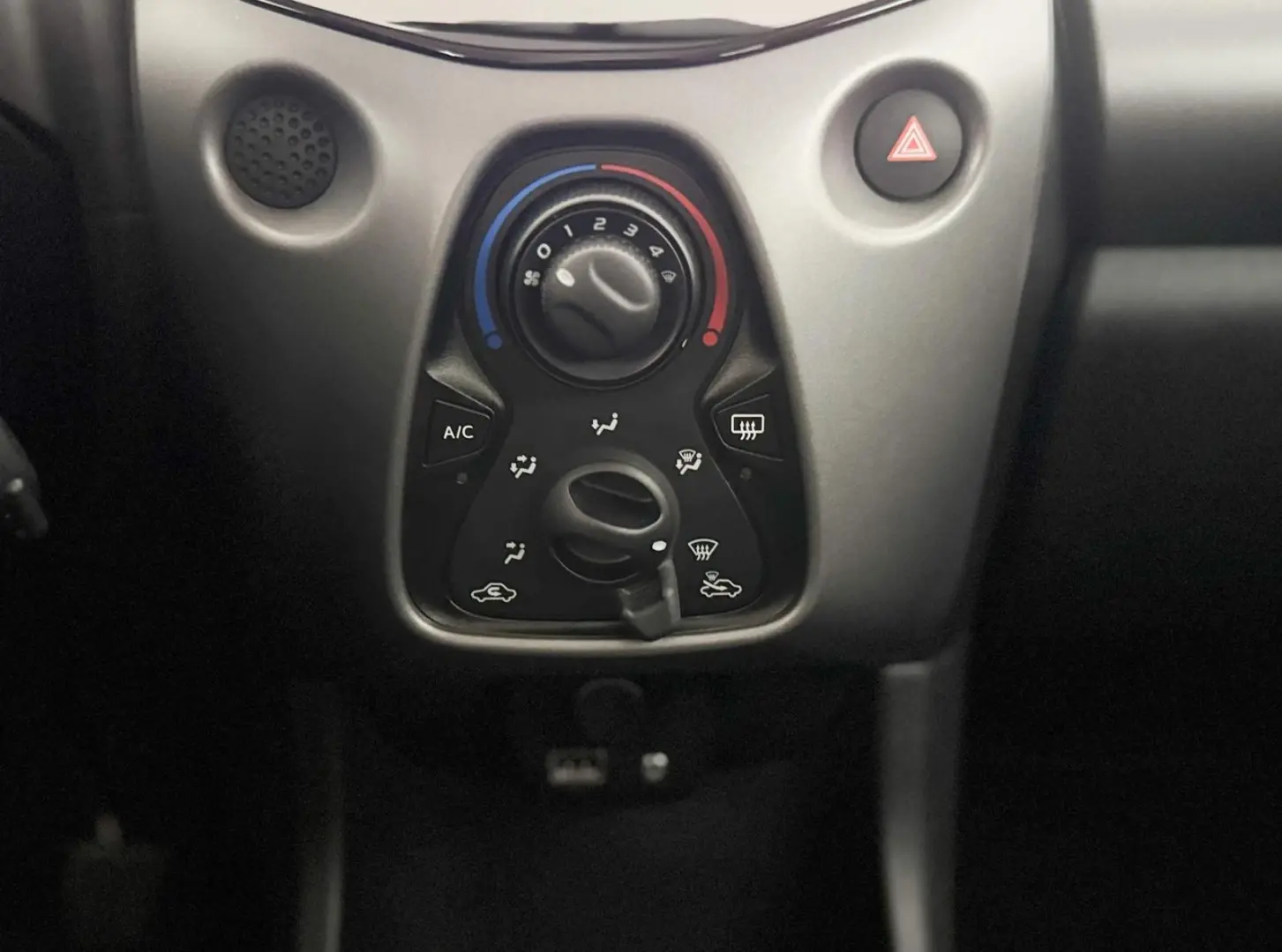 Toyota Aygo 1.0 X-Play Plus MM 24