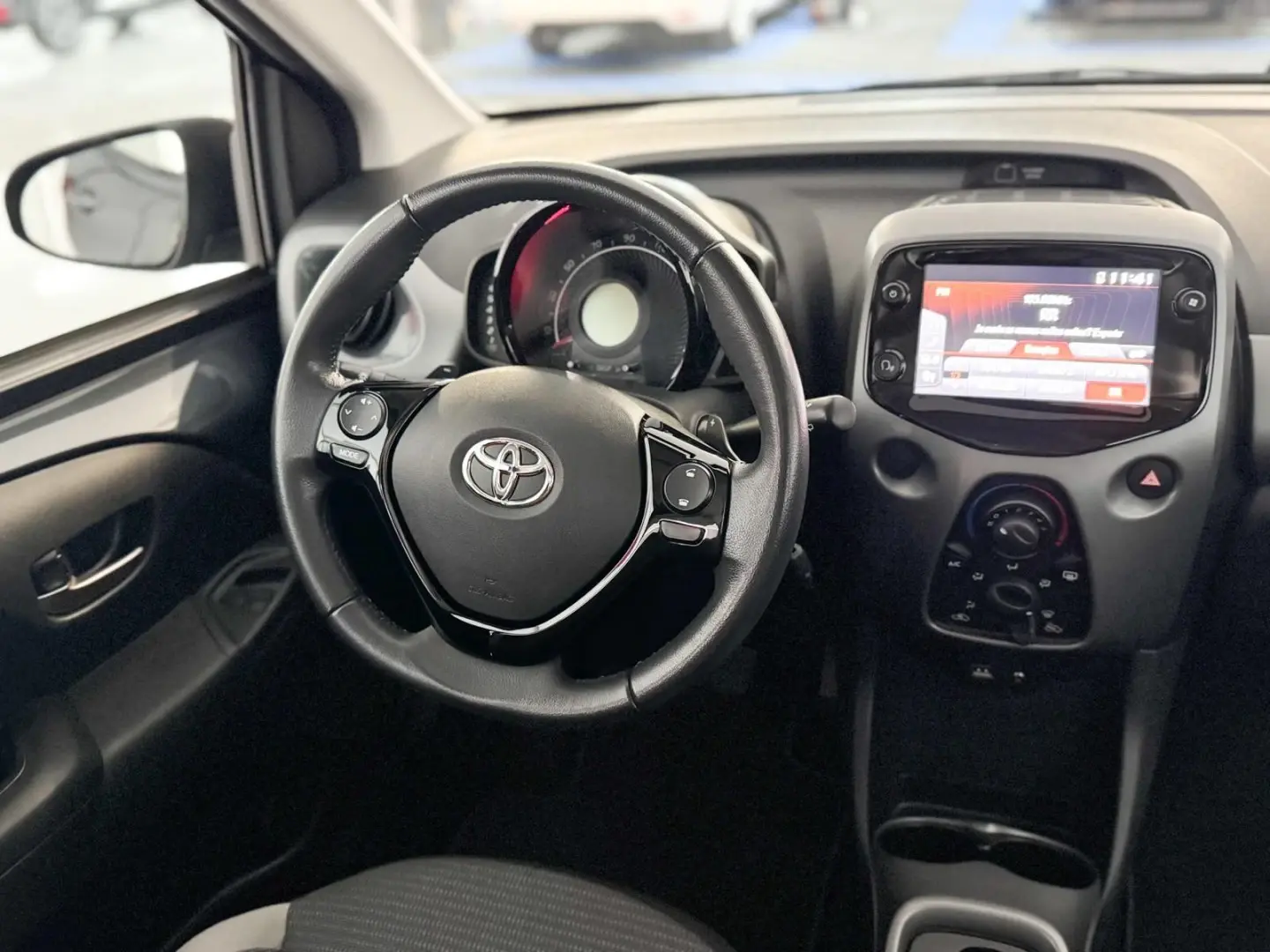Toyota Aygo 1.0 X-Play Plus MM 28