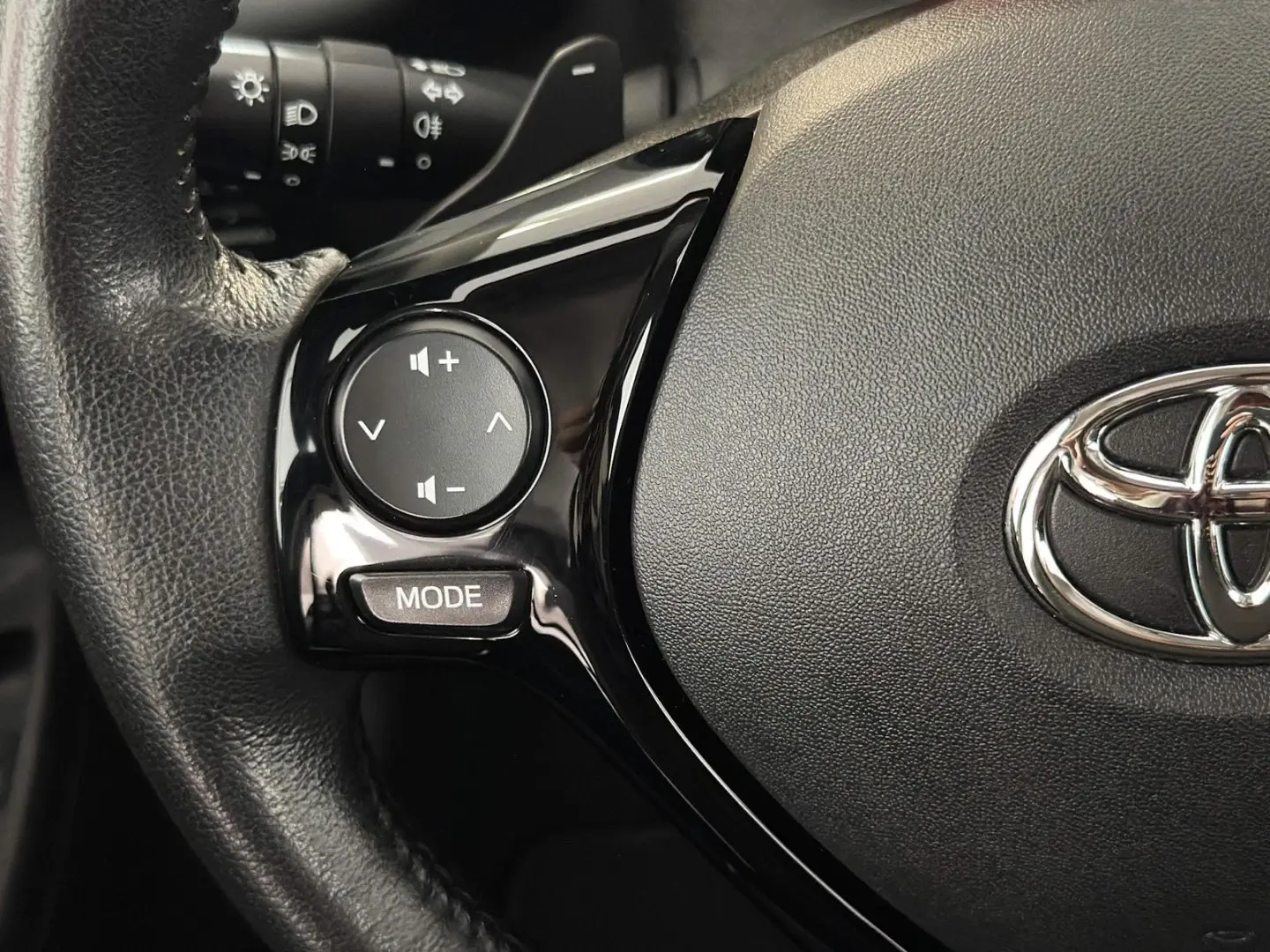 Toyota Aygo 1.0 X-Play Plus MM 32