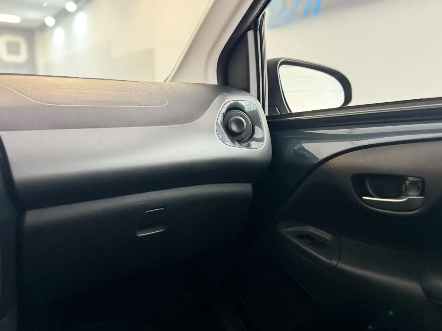 Toyota Aygo 1.0 X-Play Plus MM 34