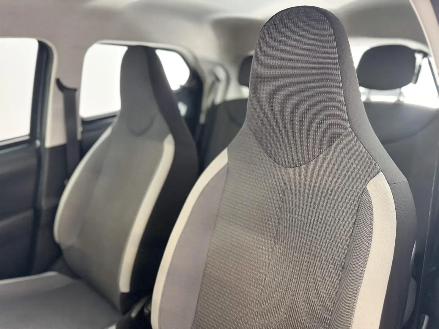 Toyota Aygo 1.0 X-Play Plus MM 35