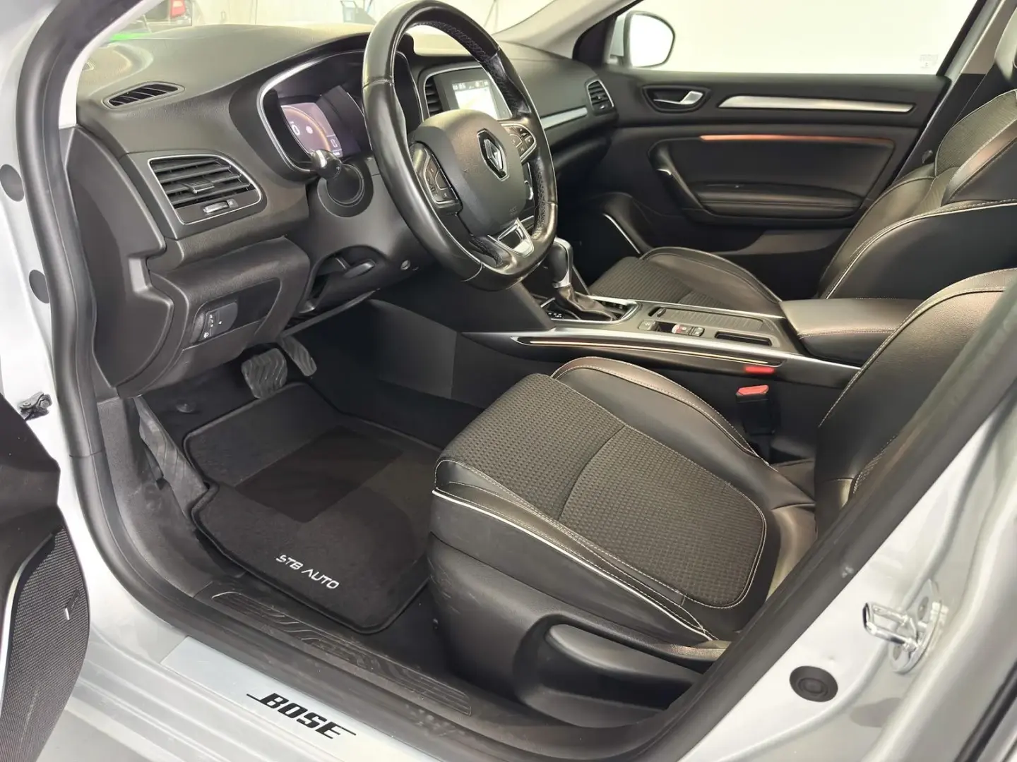 Renault Mégane Sport Tourer 1.5 Blue dCi Bose Edition EDC 14