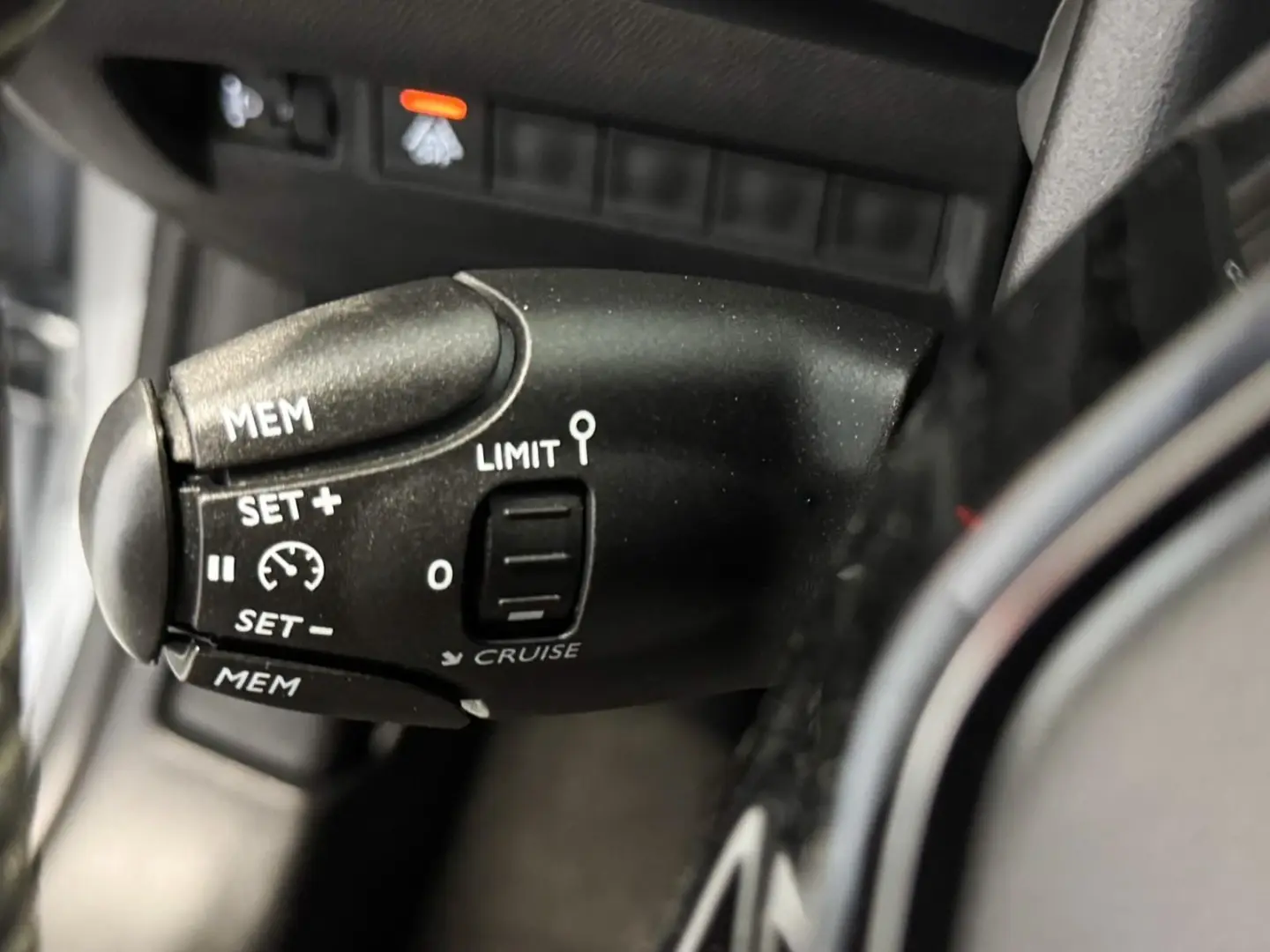 Peugeot 208 1.2 PureTech Active Pack 37